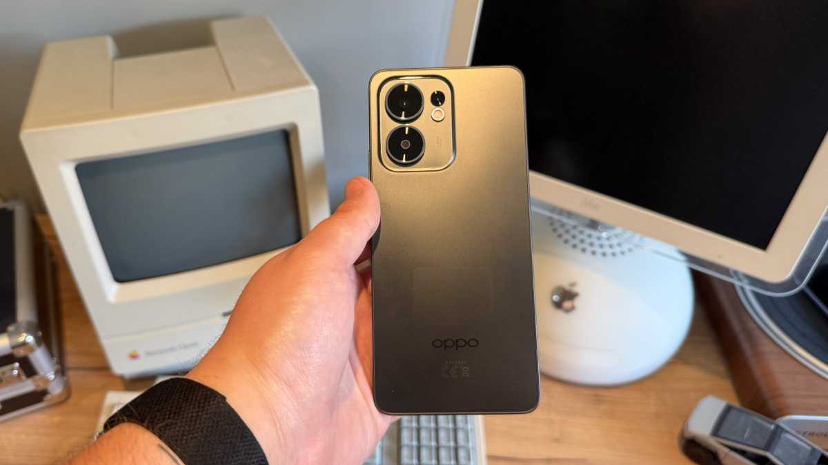 Обзор Oppo Reno 13 FS: элегантный дизайн и прочность по выгодной цене картинка Oppo Reno 13 FS