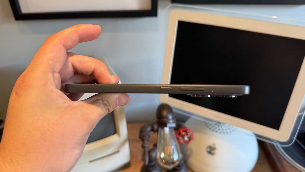 Обзор Oppo Reno 13 FS: элегантный дизайн и прочность по выгодной цене картинка Oppo Reno 13 FS