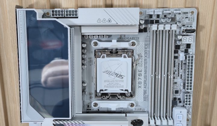 Gigabyte X870E Aorus Master X3D Ice