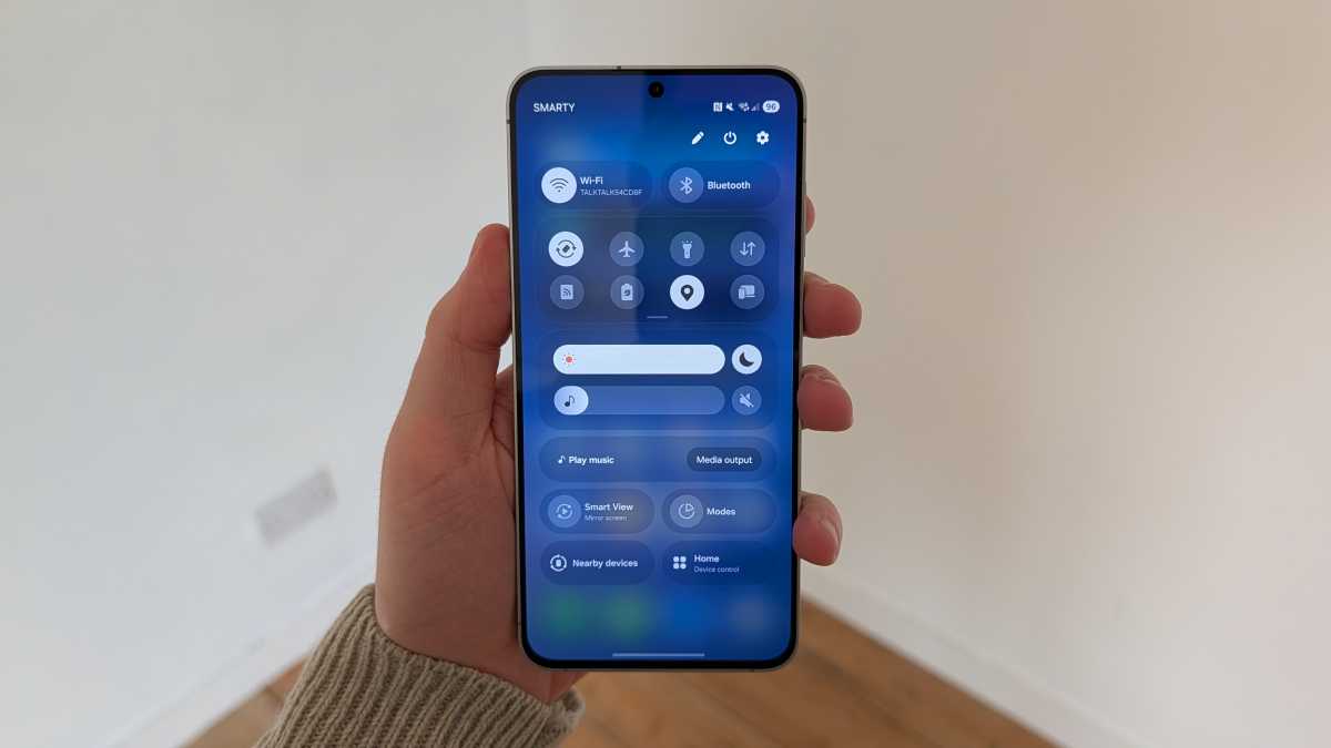OnePlus 15R против Galaxy S25 FE: Давид против Голиафа картинка OnePlus 15R против Galaxy S25 FE