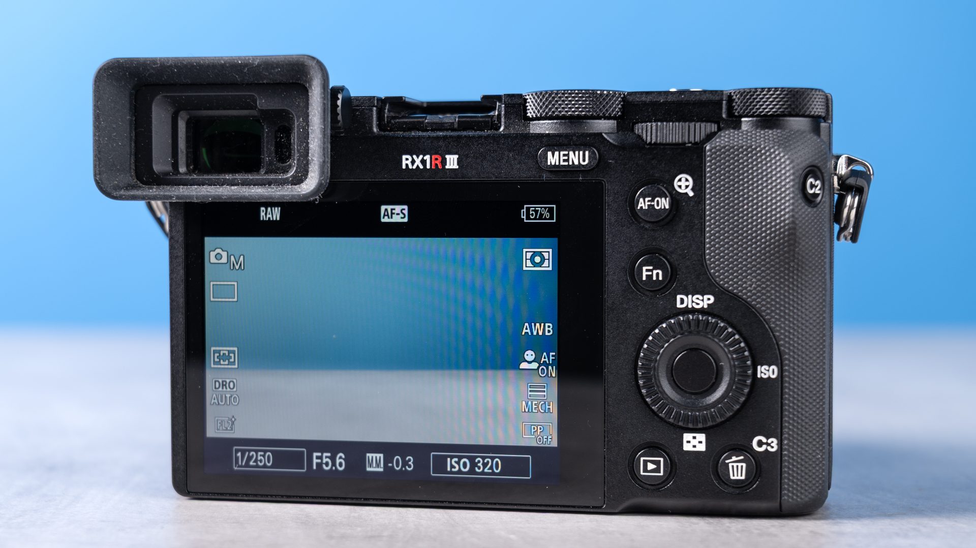 Обзор Sony RX1R III: достойная камера по грабительской цене картинка Sony RX1R III