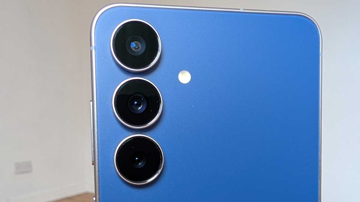 OnePlus 15R против Galaxy S25 FE: Давид против Голиафа картинка OnePlus 15R против Galaxy S25 FE