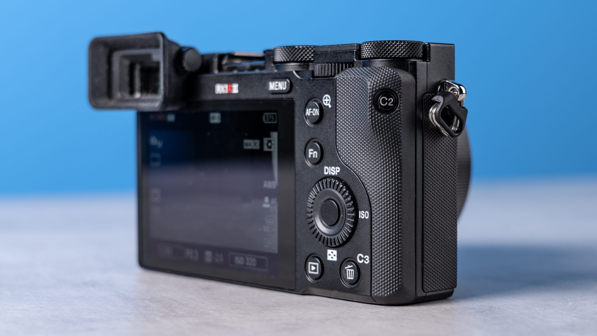 Обзор Sony RX1R III: достойная камера по грабительской цене картинка Sony RX1R III