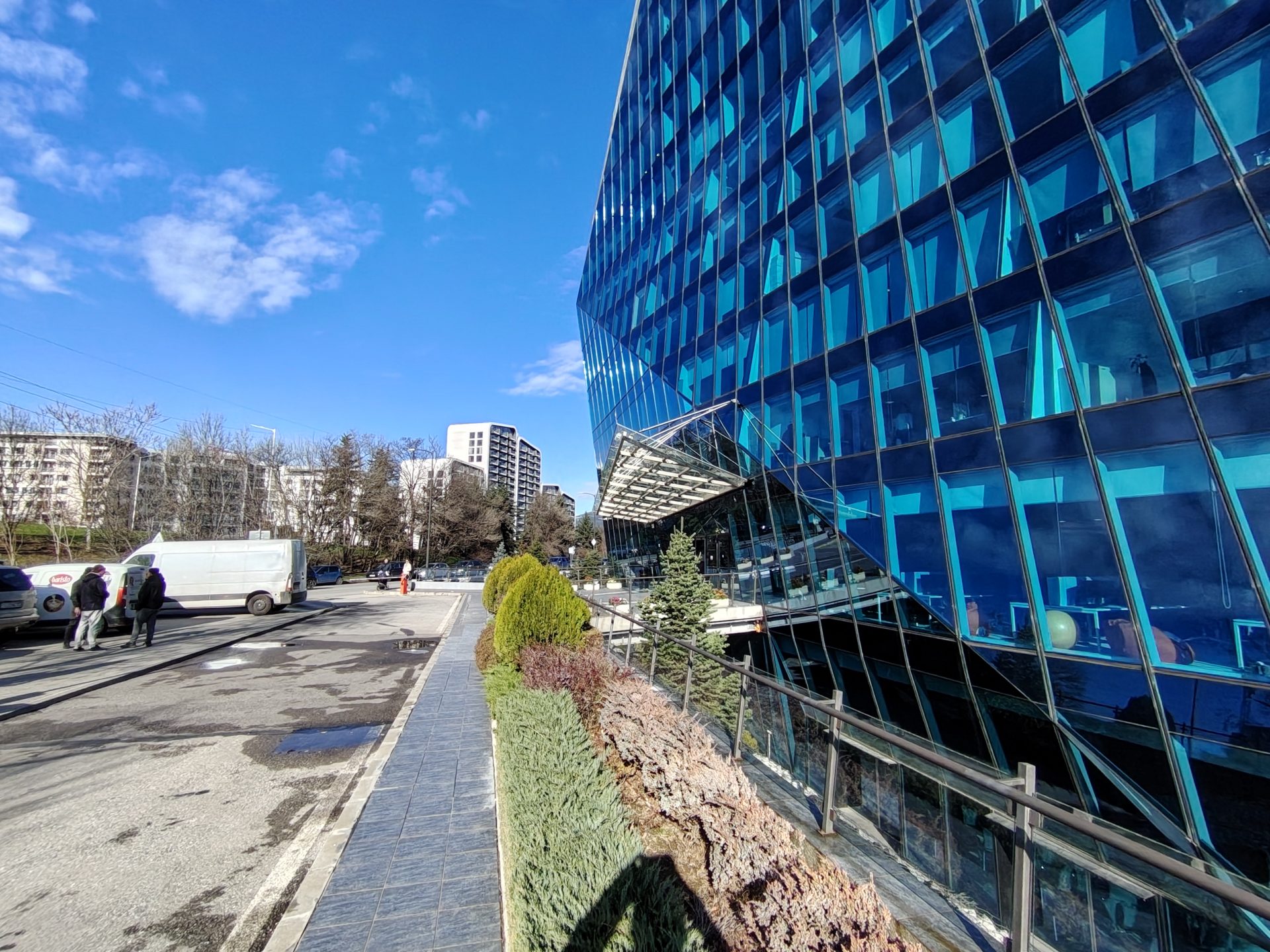 Обзор Honor Magic8 Lite: прочный, долговечный и удобный картинка Обзор Honor Magic8 Lite: прочный, долговечный и удобный фото