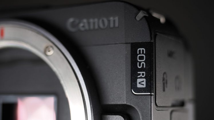 Canon EOS R50 V