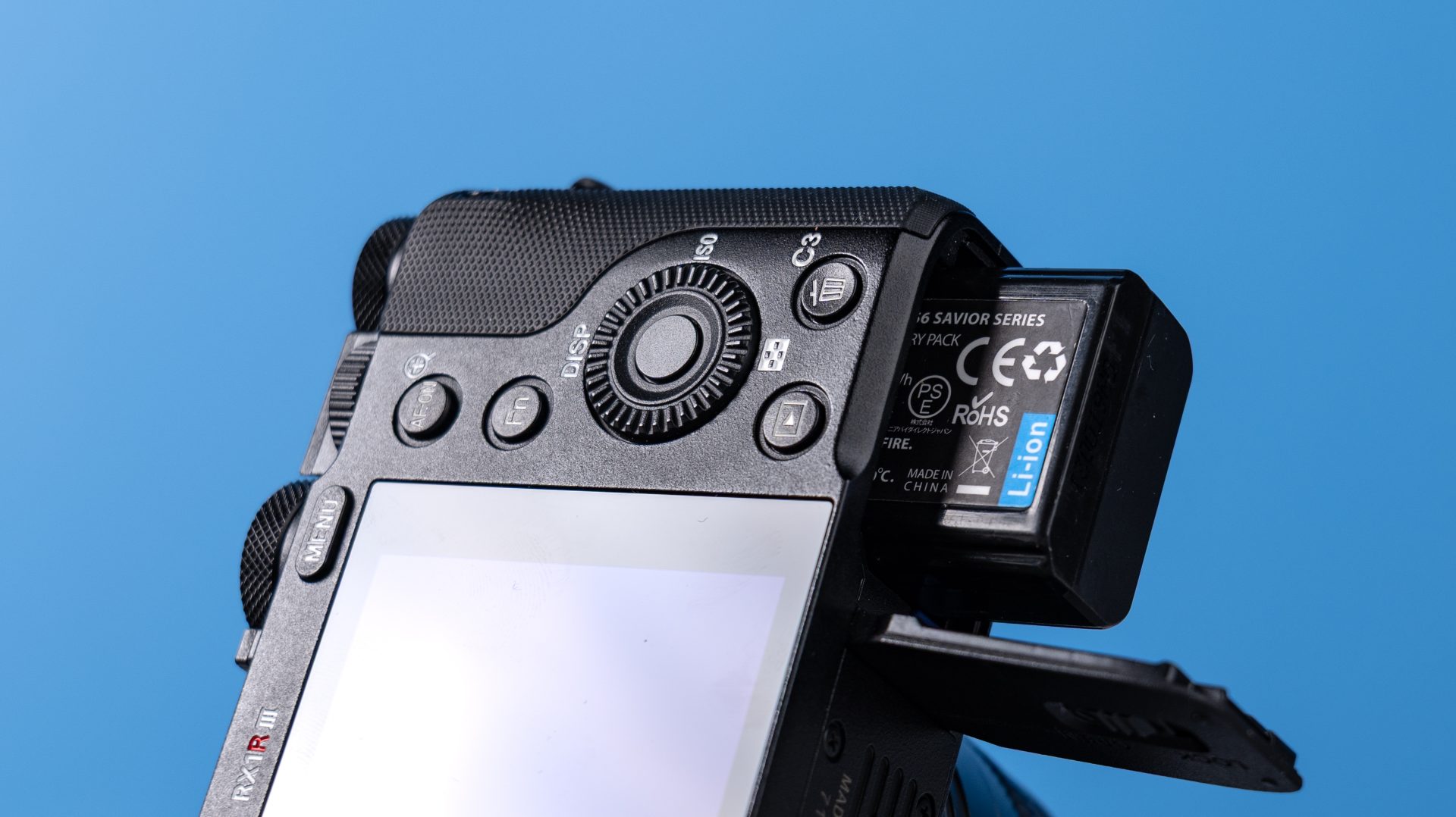 Обзор Sony RX1R III: достойная камера по грабительской цене картинка Sony RX1R III