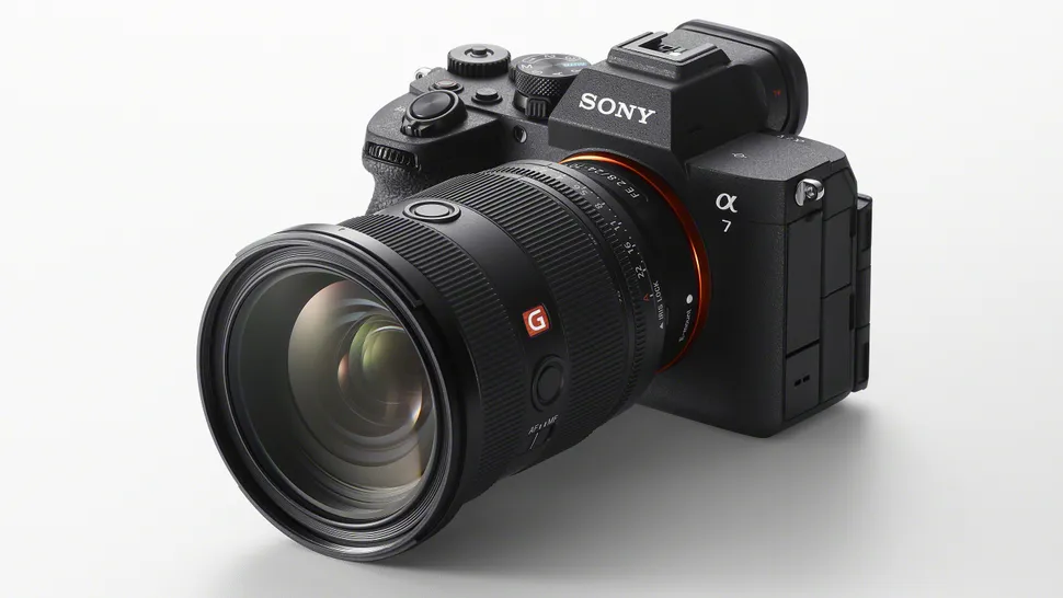 Флагманские фишки по не флагманской цене: Sony A7 V уже в продаже