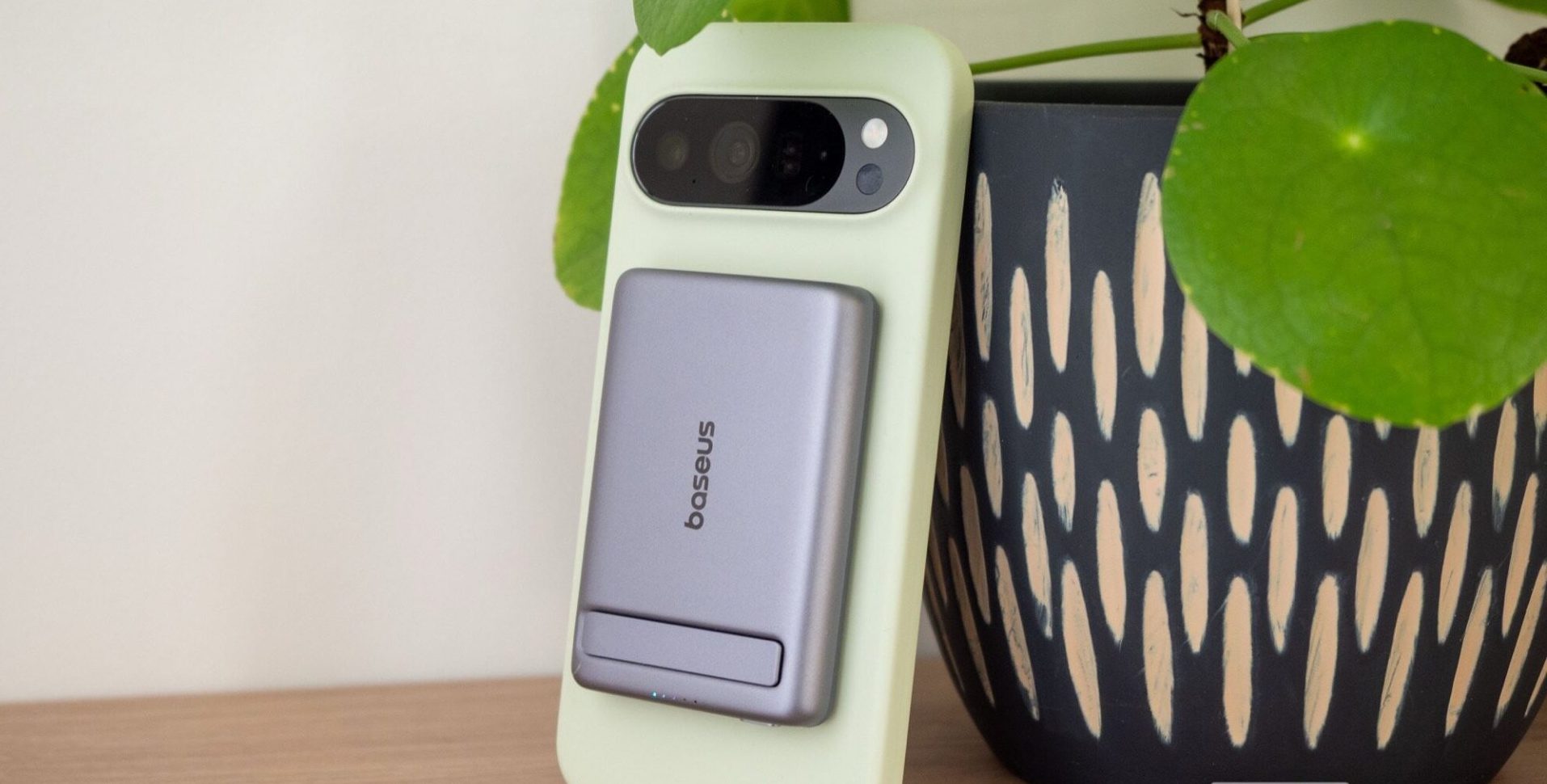 Обзор аккумулятора Baseus PicoGo Qi2: фаворит теста с Pixel 10 картинка Аккумулятор Baseus PicoGo Qi2: он маленький | DGL.RU