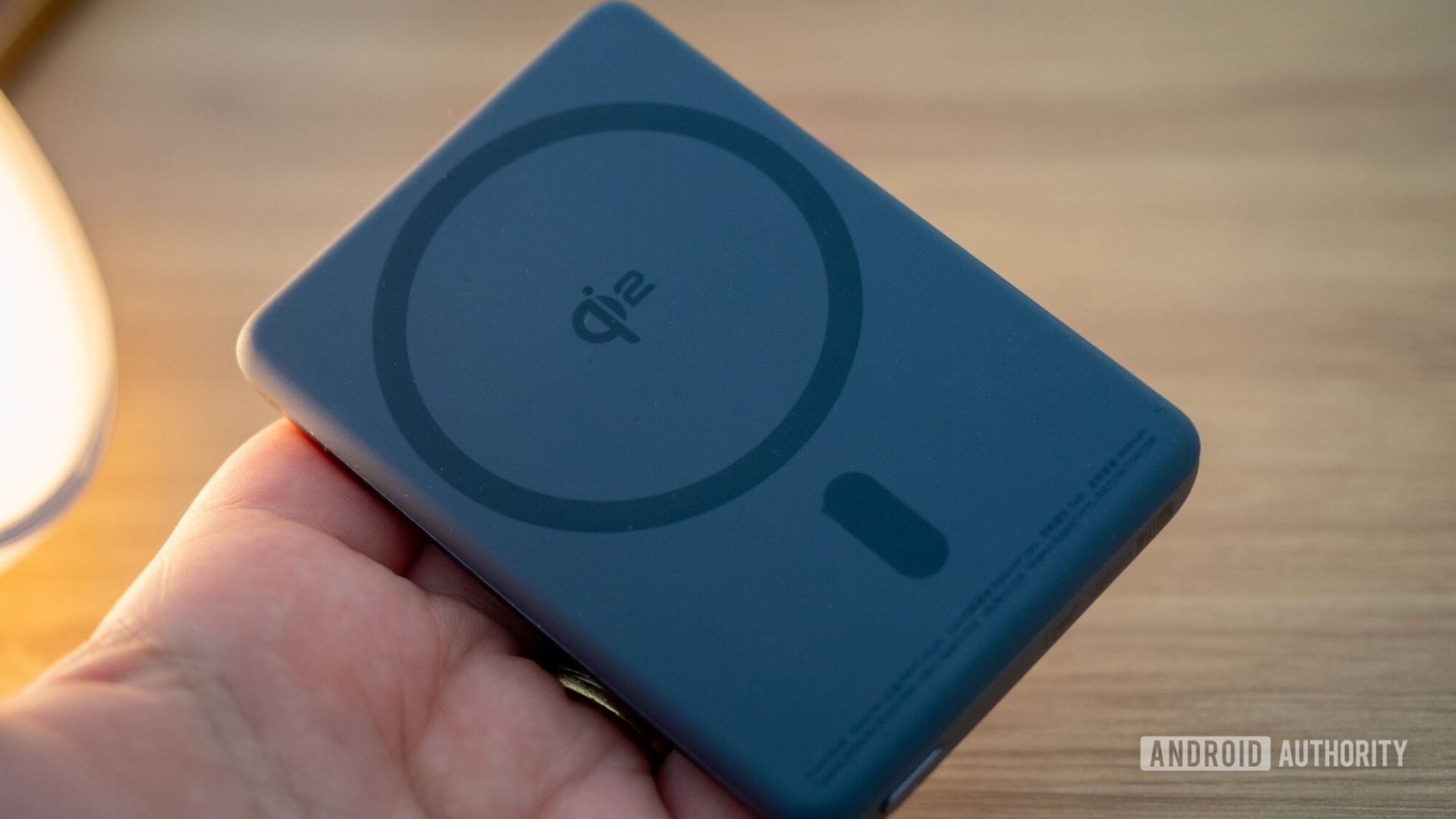 Обзор аккумулятора Baseus PicoGo Qi2: фаворит теста с Pixel 10 картинка Аккумулятор Baseus PicoGo Qi2: он маленький | DGL.RU