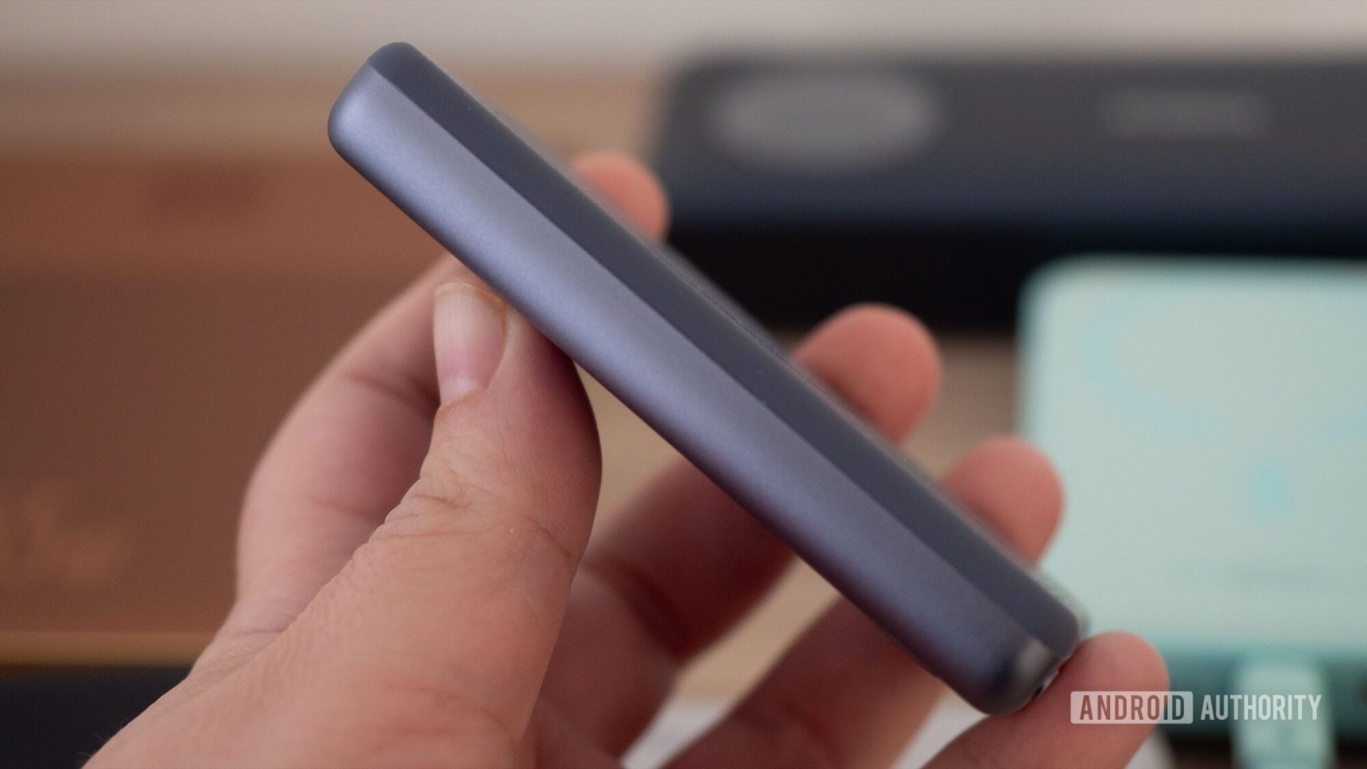 Обзор аккумулятора Baseus PicoGo Qi2: фаворит теста с Pixel 10 картинка Аккумулятор Baseus PicoGo Qi2: он маленький | DGL.RU