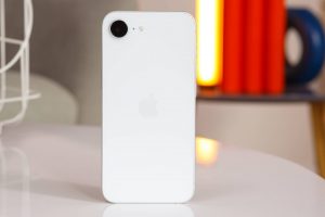 Apple исправляет главную глупость iPhone 16e: в новом iPhone 17e наконец-то появится MagSafe