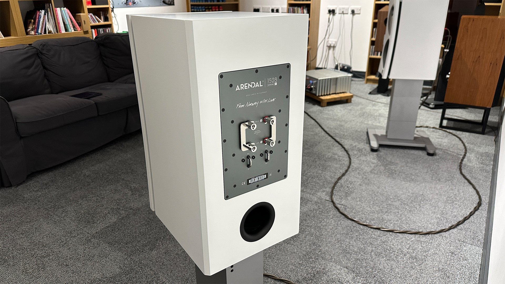 Обзор Arendal 1528 Bookshelf 8: норвежские колонки бросают вызов лидерам класса картинка Arendal 1528 Bookshelf 8 — мощные колонки | DGL.RU