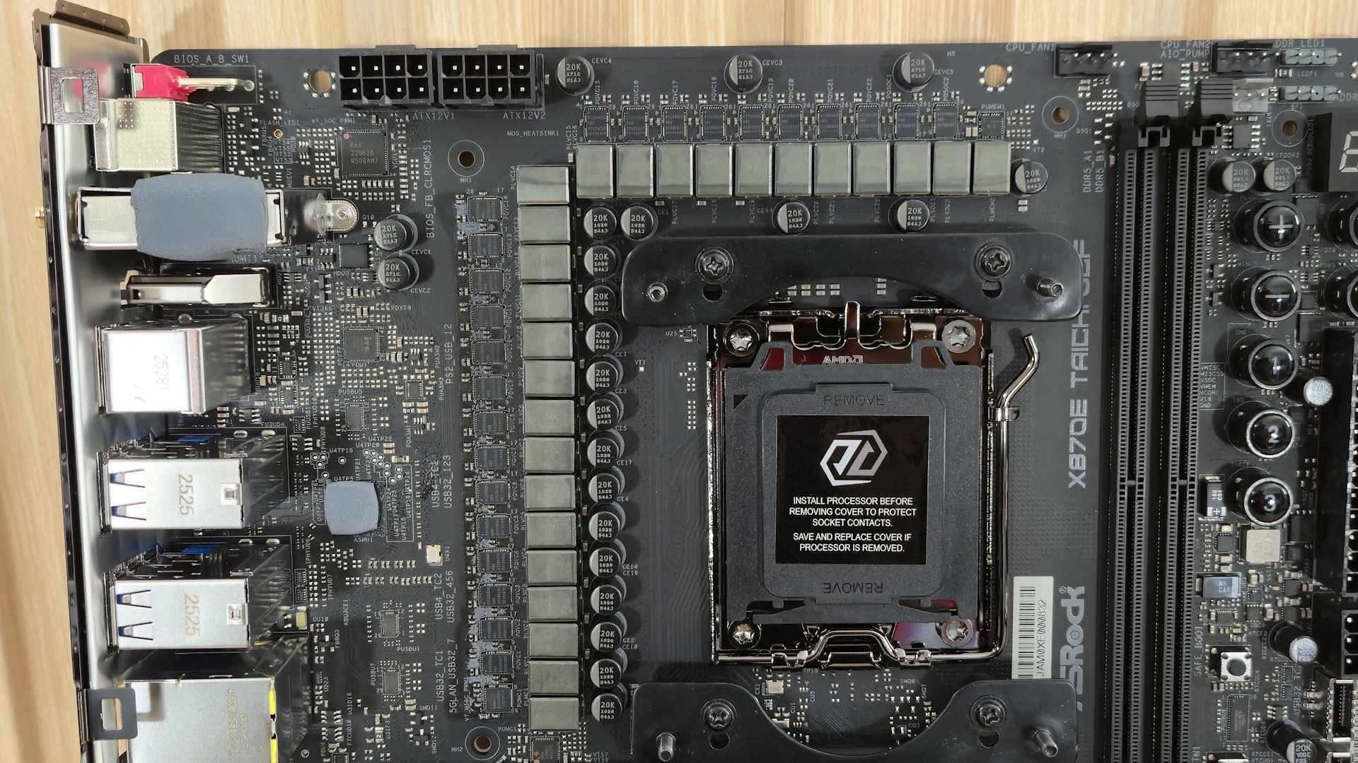 ASRock X870E Taichi OCF — плата для разгона | DGL.RU