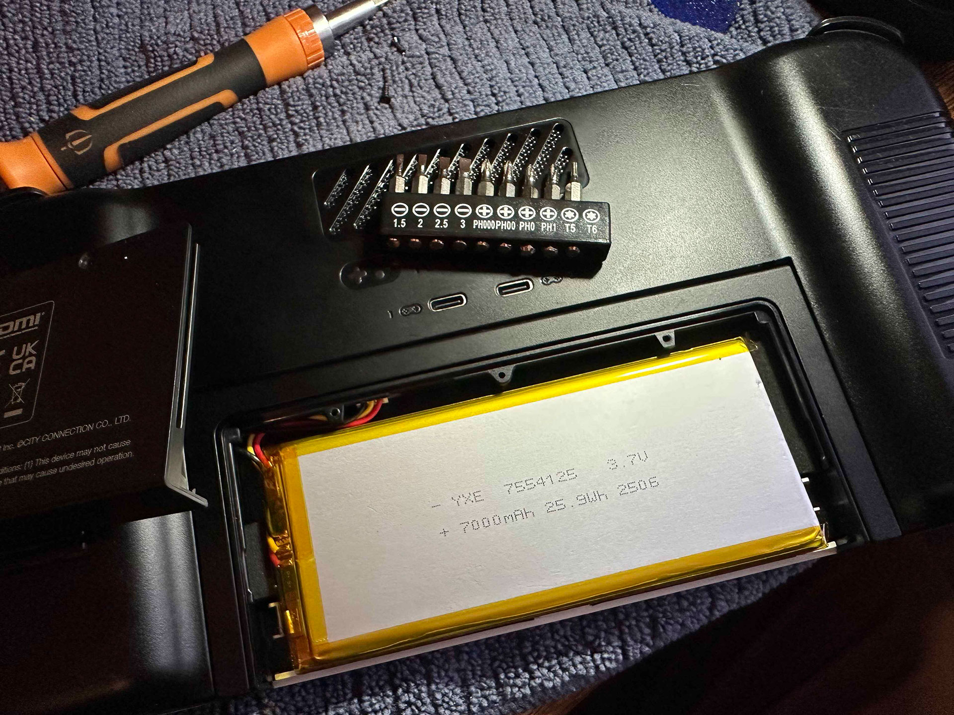 Обзор Atari Gamestation Go: более 200 классических игр Atari у вас в руках картинка Atari Gamestation Go: ретро-консоль с трекболом | DGL.RU