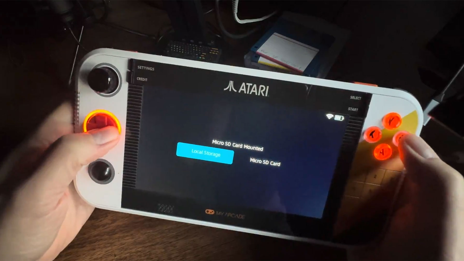 Обзор Atari Gamestation Go: более 200 классических игр Atari у вас в руках картинка Atari Gamestation Go: ретро-консоль с трекболом | DGL.RU