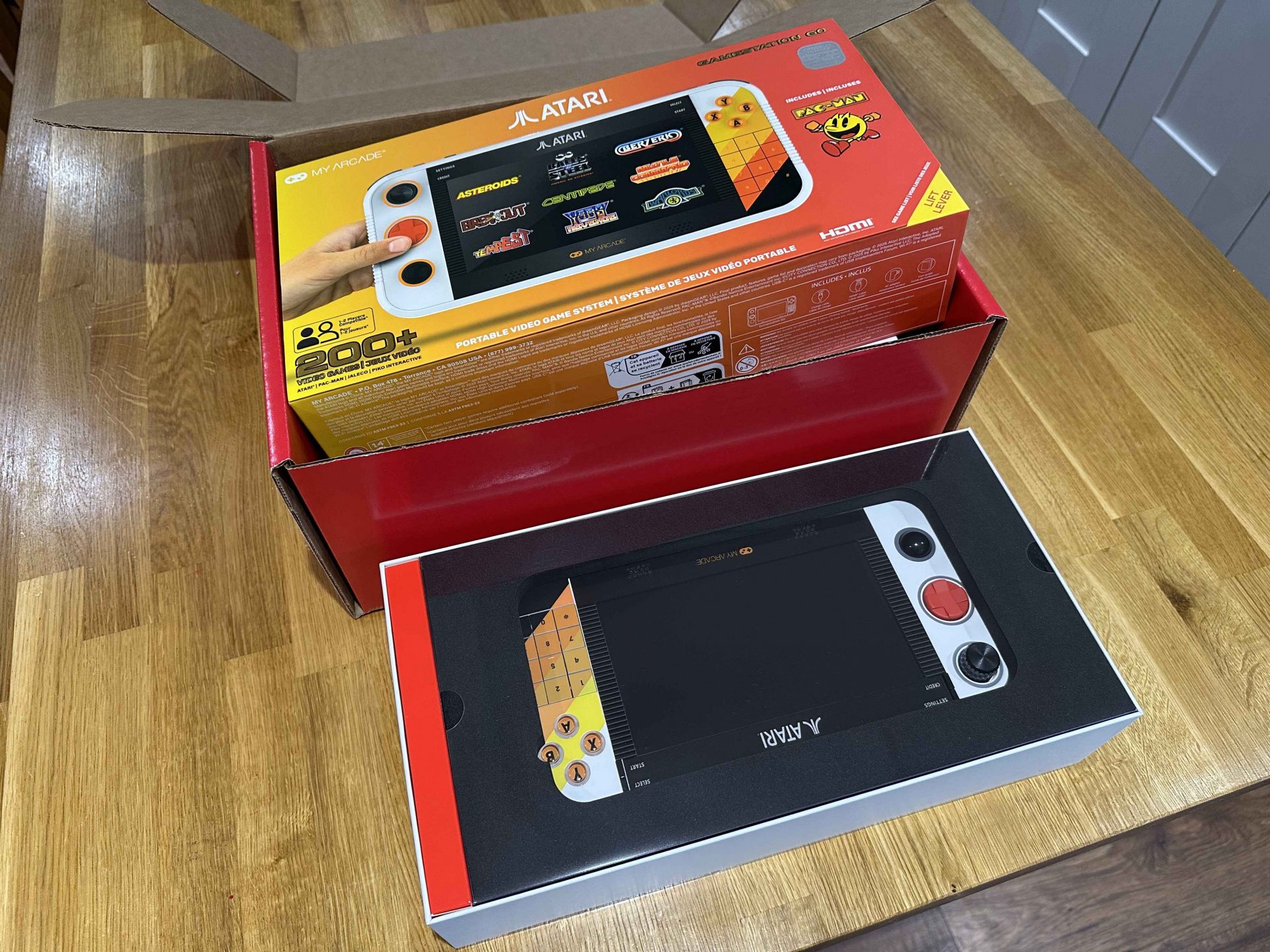 Обзор Atari Gamestation Go: более 200 классических игр Atari у вас в руках картинка Atari Gamestation Go: ретро-консоль с трекболом | DGL.RU