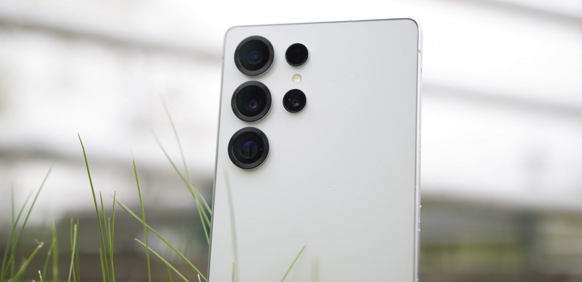 Беспроводная зарядка Galaxy S26 ускорится до 25 Вт у Ultra