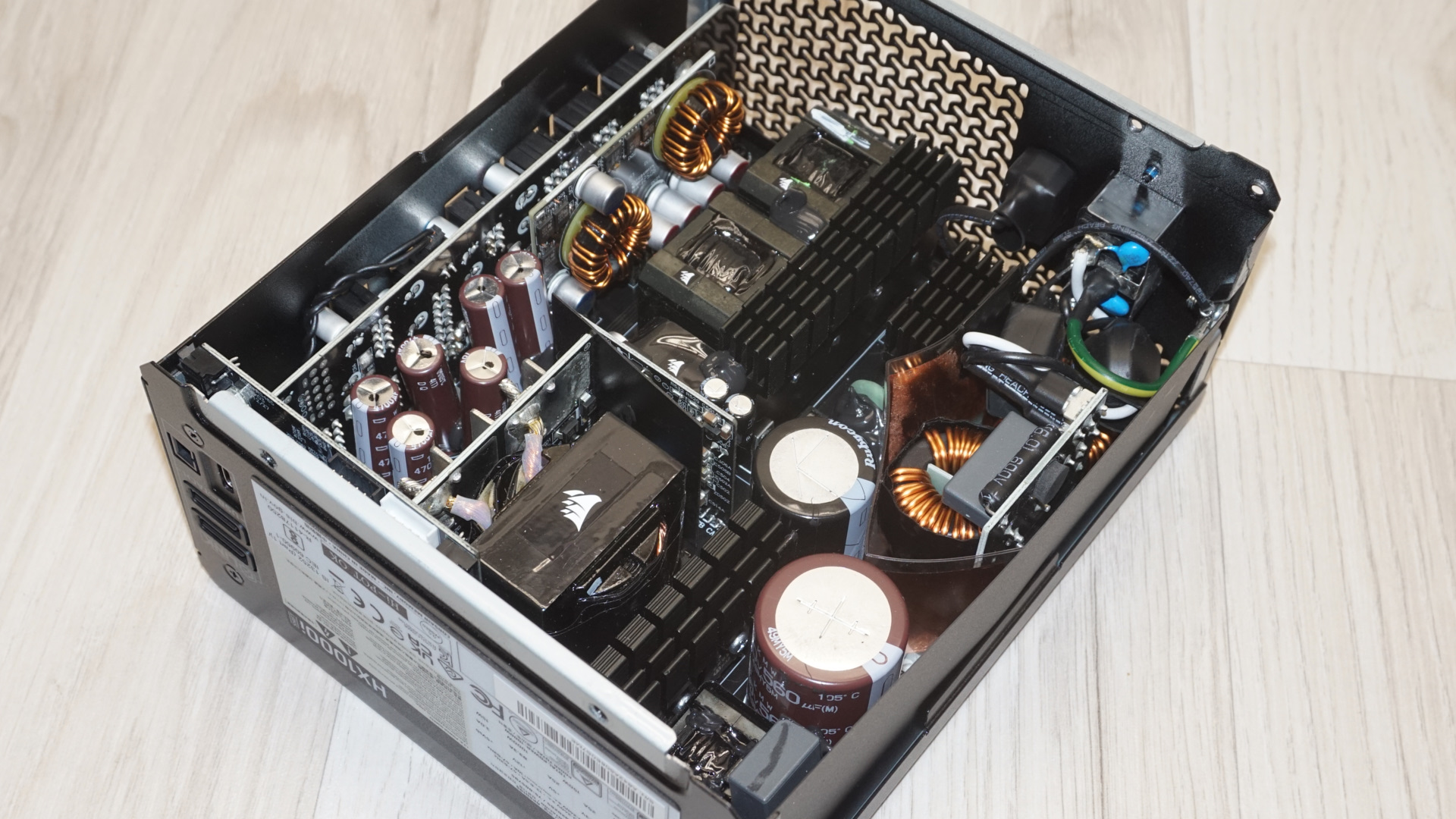 Обзор блока питания Corsair HX1000i SHIFT 1000W картинка Блок питания Corsair HX1000i SHIFT 1000W | DGL.RU