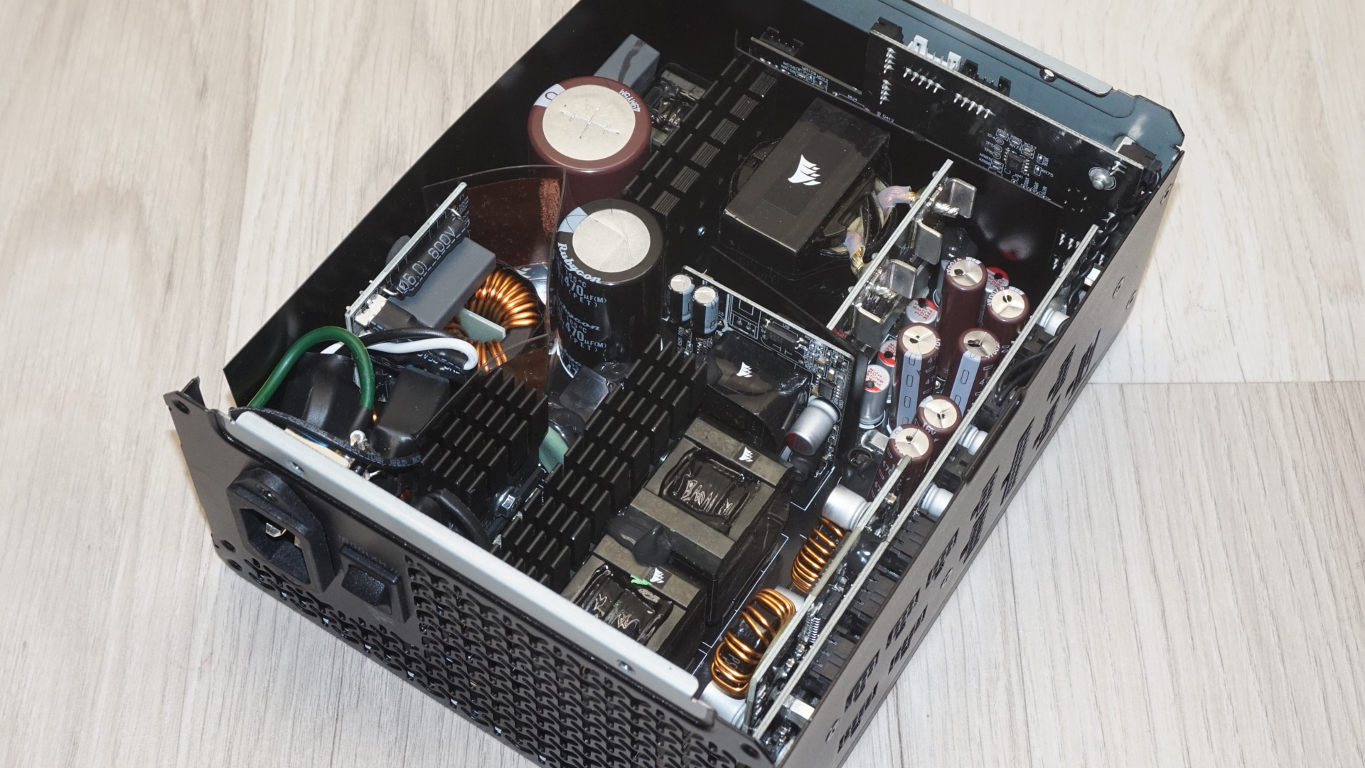 Обзор блока питания Corsair HX1000i SHIFT 1000W картинка Блок питания Corsair HX1000i SHIFT 1000W | DGL.RU