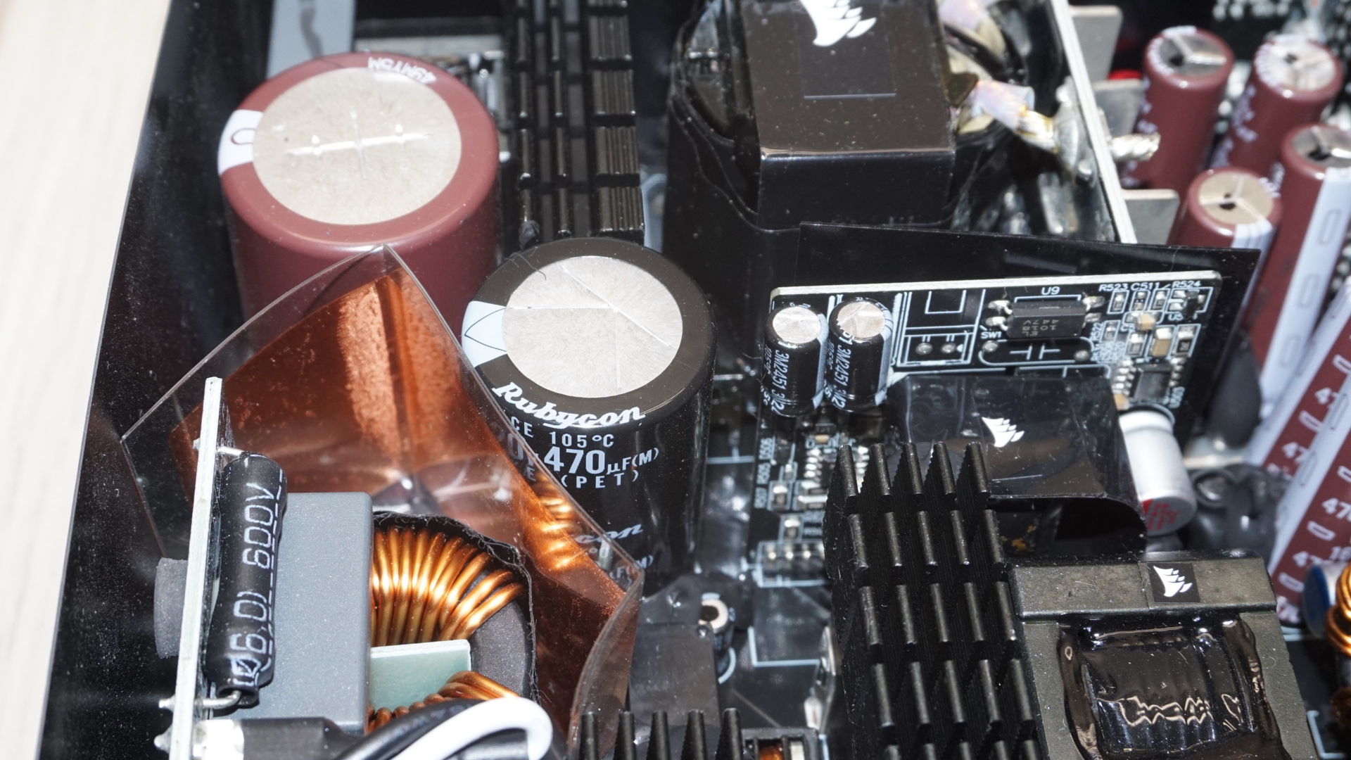 Обзор блока питания Corsair HX1000i SHIFT 1000W картинка Блок питания Corsair HX1000i SHIFT 1000W | DGL.RU