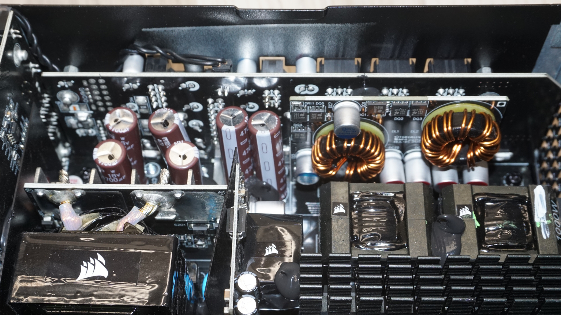 Обзор блока питания Corsair HX1000i SHIFT 1000W картинка Блок питания Corsair HX1000i SHIFT 1000W | DGL.RU