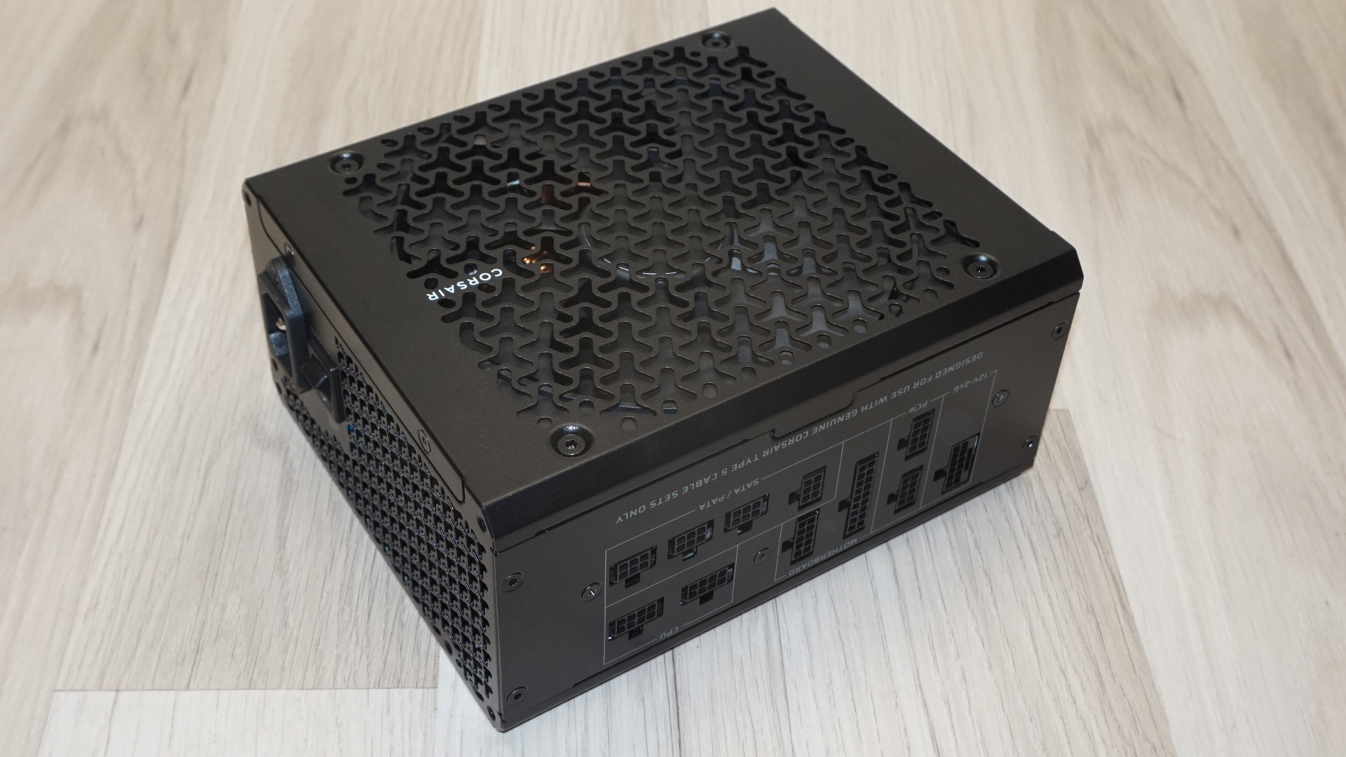 Обзор блока питания Corsair HX1000i SHIFT 1000W картинка Блок питания Corsair HX1000i SHIFT 1000W | DGL.RU