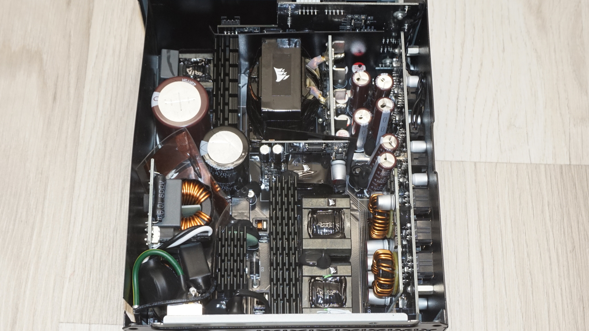 Обзор блока питания Corsair HX1000i SHIFT 1000W картинка Блок питания Corsair HX1000i SHIFT 1000W | DGL.RU