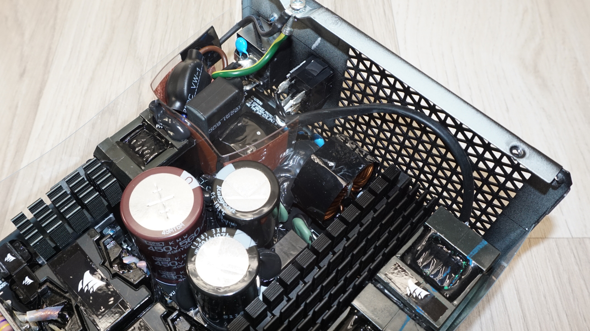 Блок питания Corsair HX1200i: платиновая эффективность