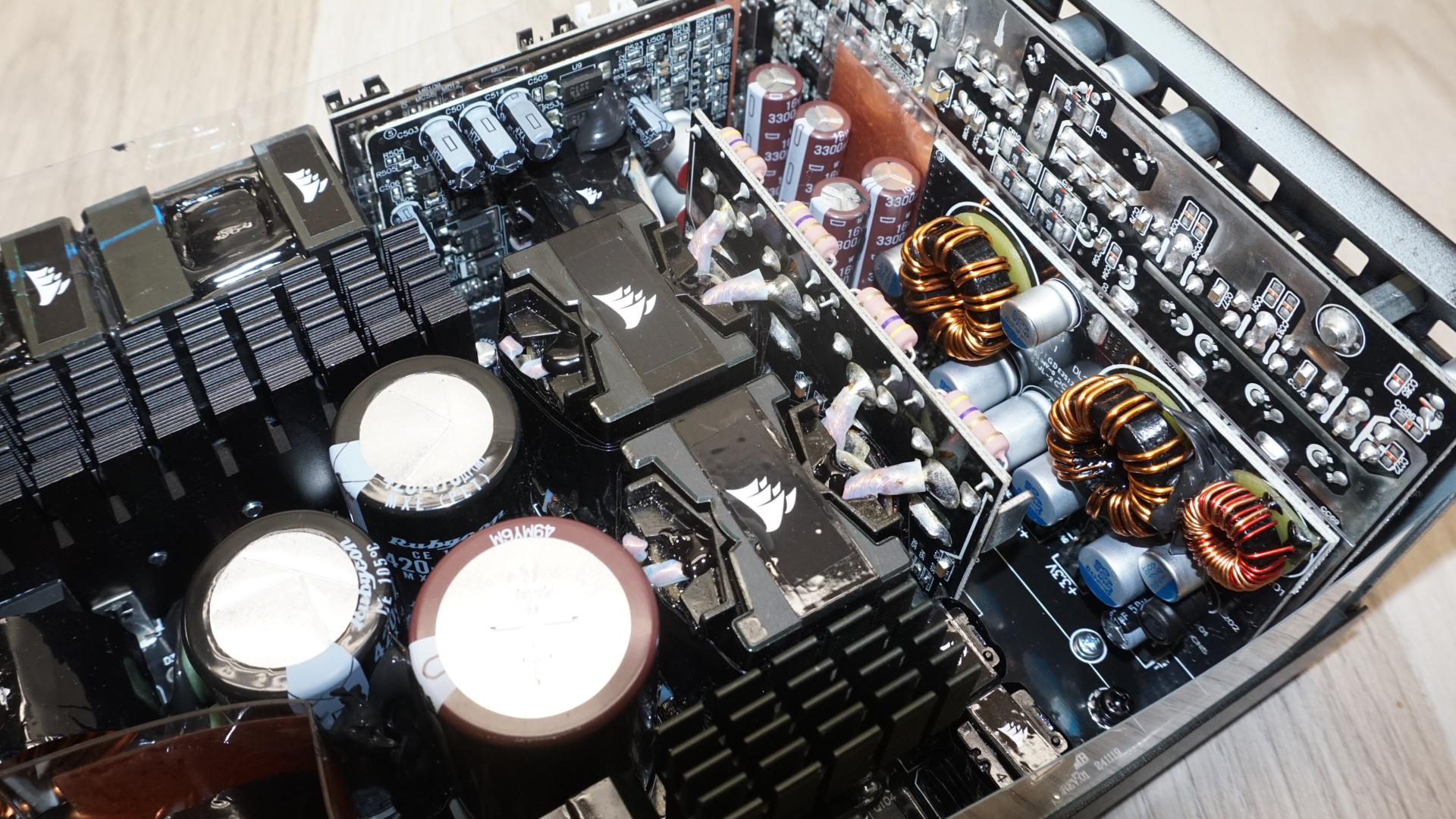 Блок питания Corsair HX1200i: платиновая эффективность