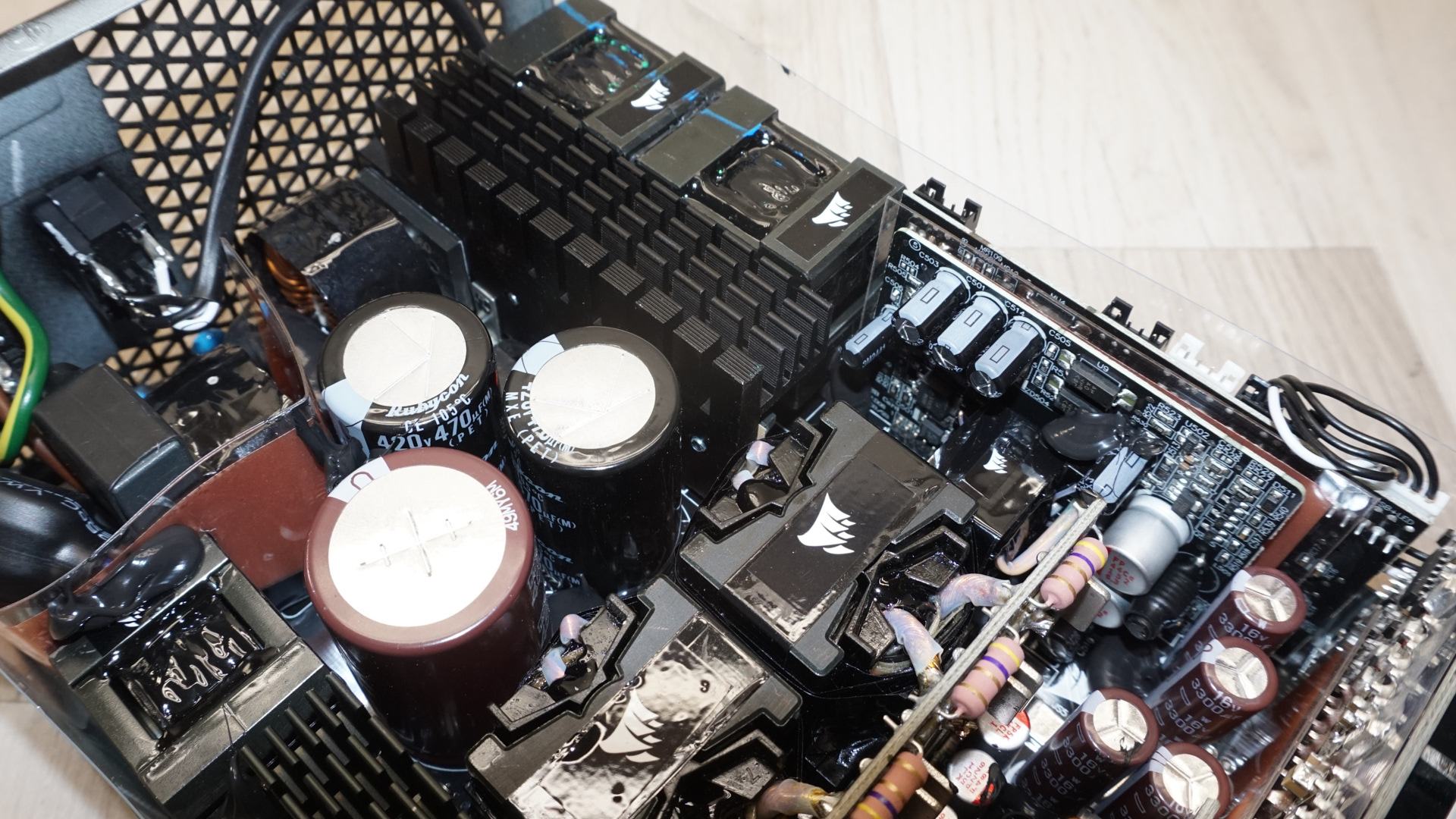 Блок питания Corsair HX1200i: платиновая эффективность