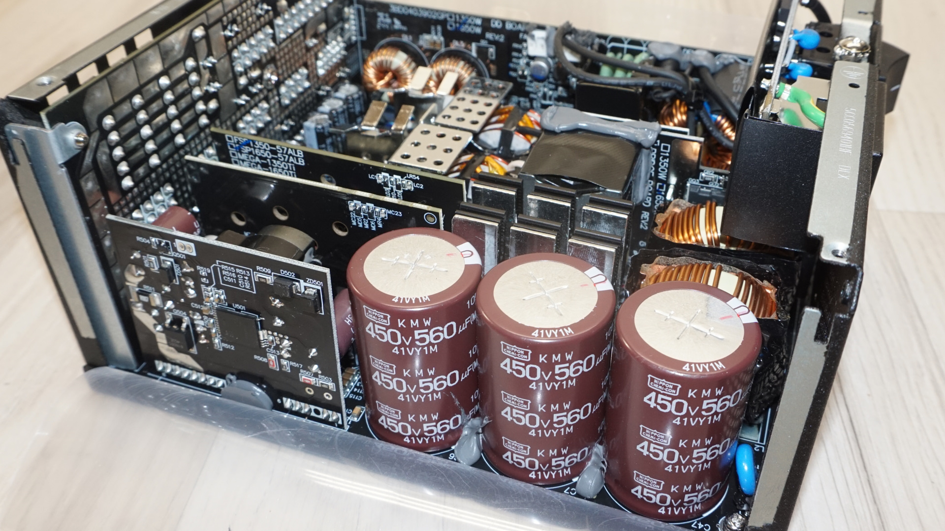 Обзор FSP MEGA TI 1650W Titanium: высокоэффективный блок питания картинка Блок питания FSP MEGA TI 1650W Titanium | DGL.RU