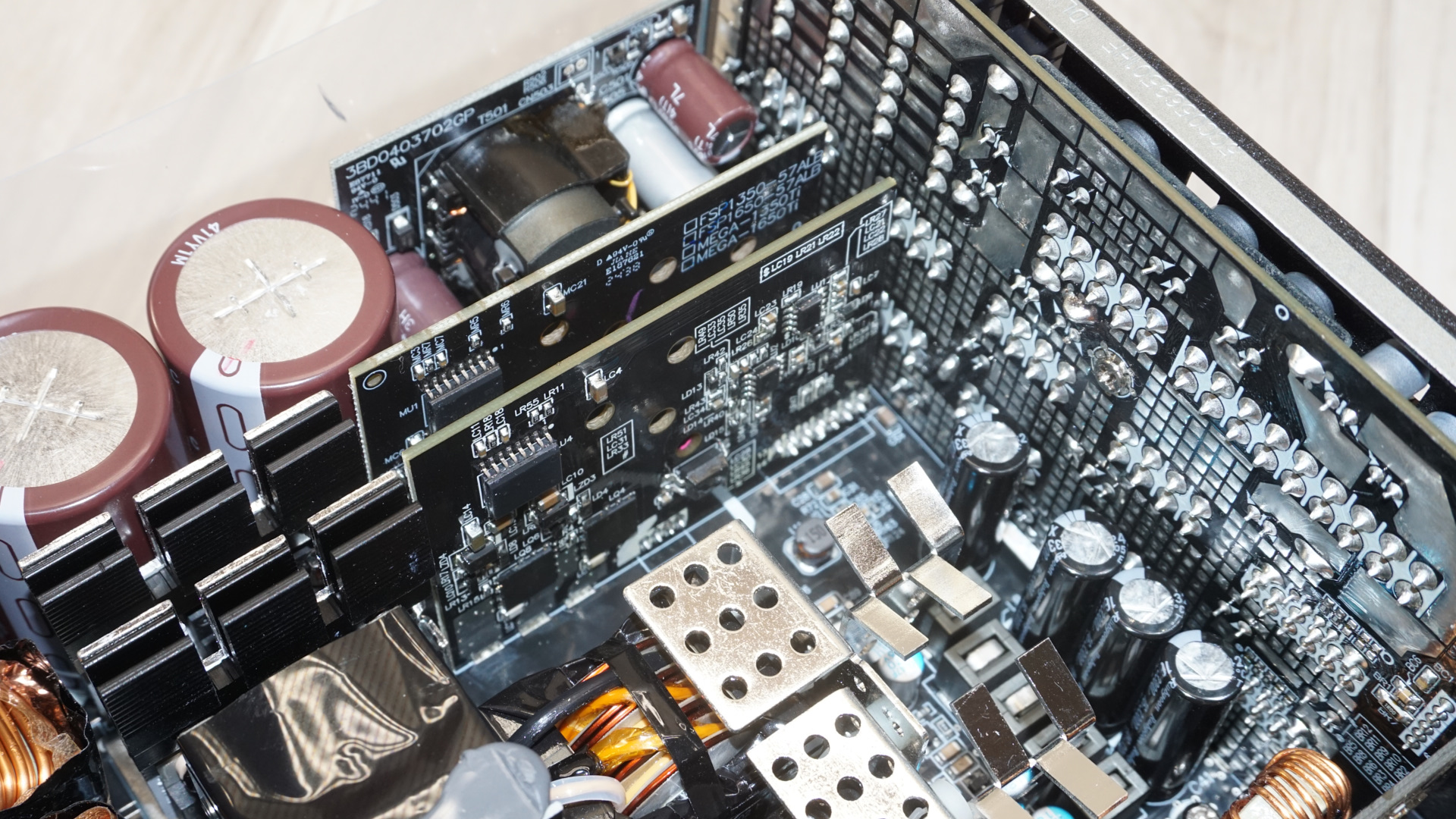 Обзор FSP MEGA TI 1650W Titanium: высокоэффективный блок питания картинка Блок питания FSP MEGA TI 1650W Titanium | DGL.RU