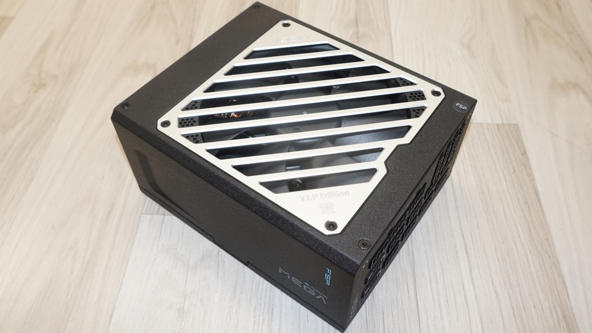 Обзор FSP MEGA TI 1650W Titanium: высокоэффективный блок питания картинка Блок питания FSP MEGA TI 1650W Titanium | DGL.RU