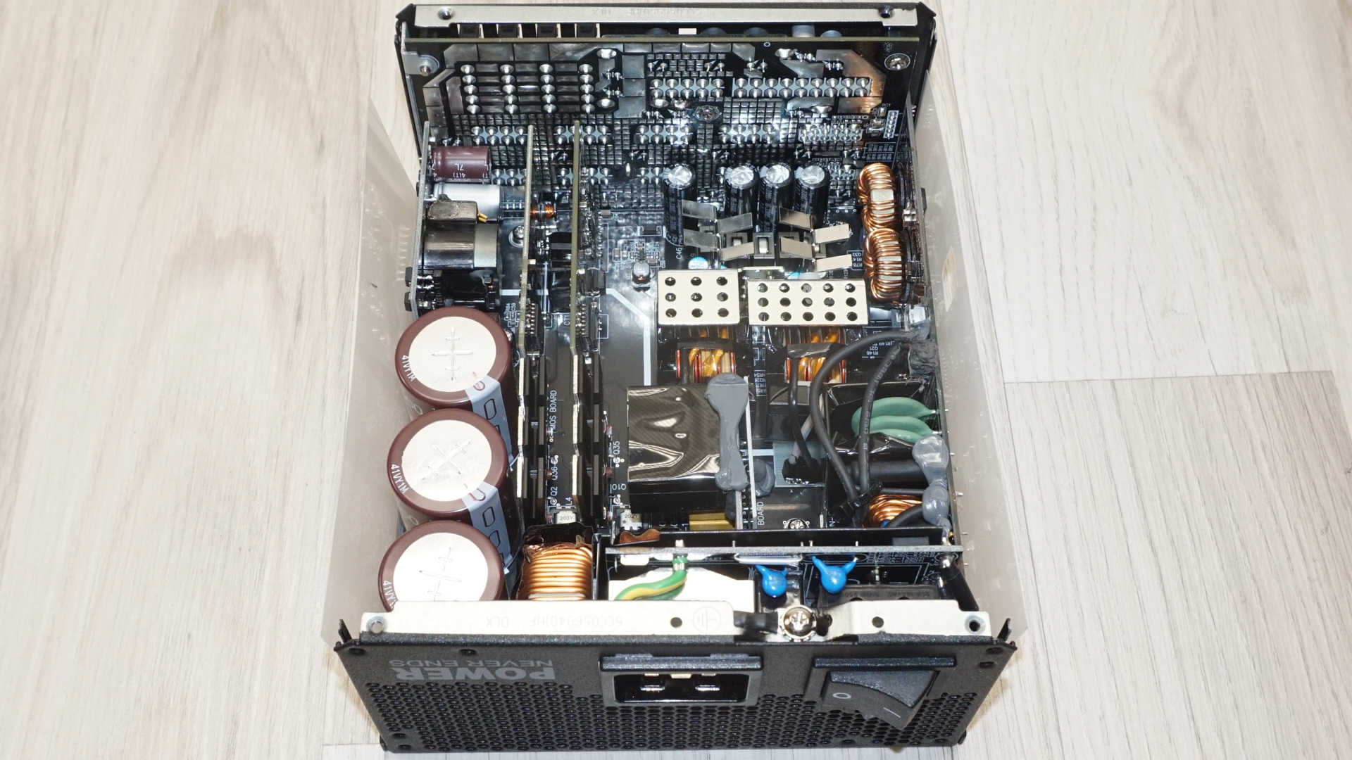 Обзор FSP MEGA TI 1650W Titanium: высокоэффективный блок питания картинка Блок питания FSP MEGA TI 1650W Titanium | DGL.RU