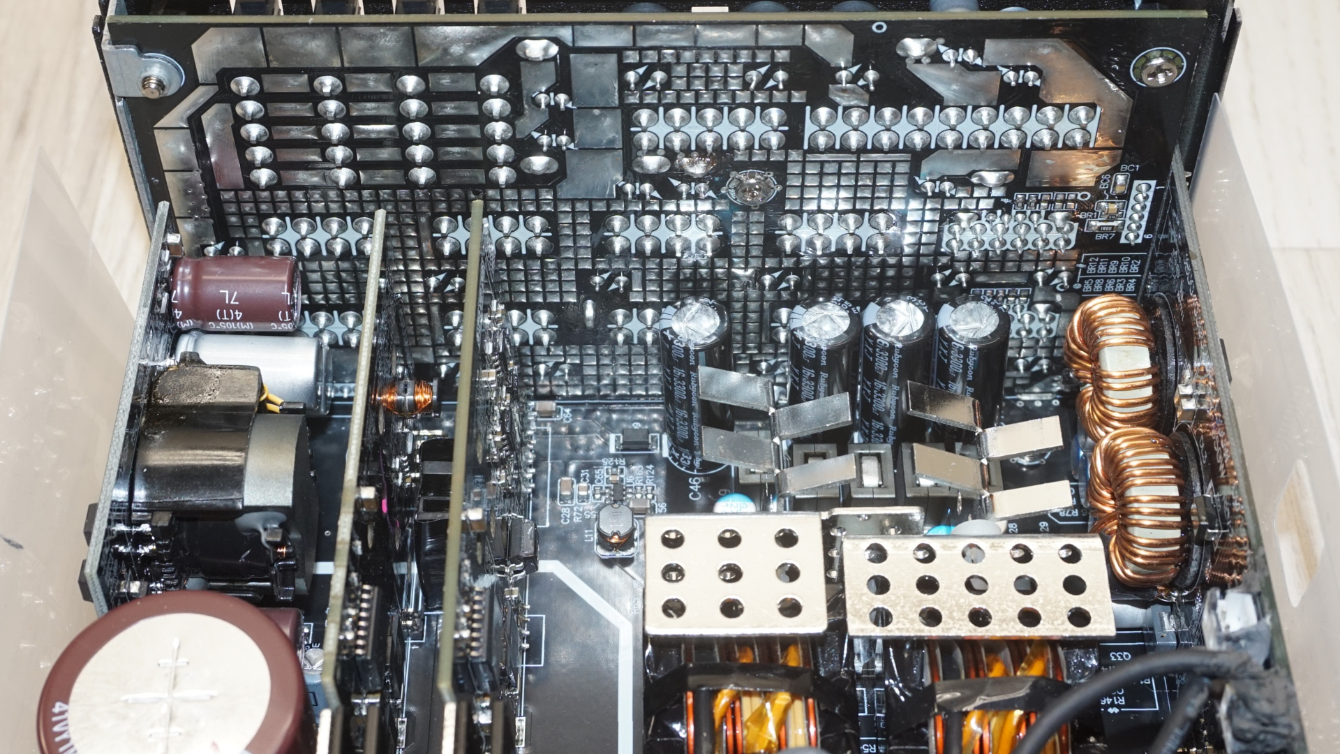 Обзор FSP MEGA TI 1650W Titanium: высокоэффективный блок питания картинка Блок питания FSP MEGA TI 1650W Titanium | DGL.RU