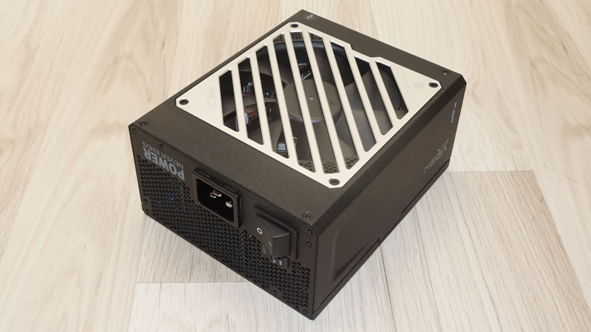 Обзор FSP MEGA TI 1650W Titanium: высокоэффективный блок питания