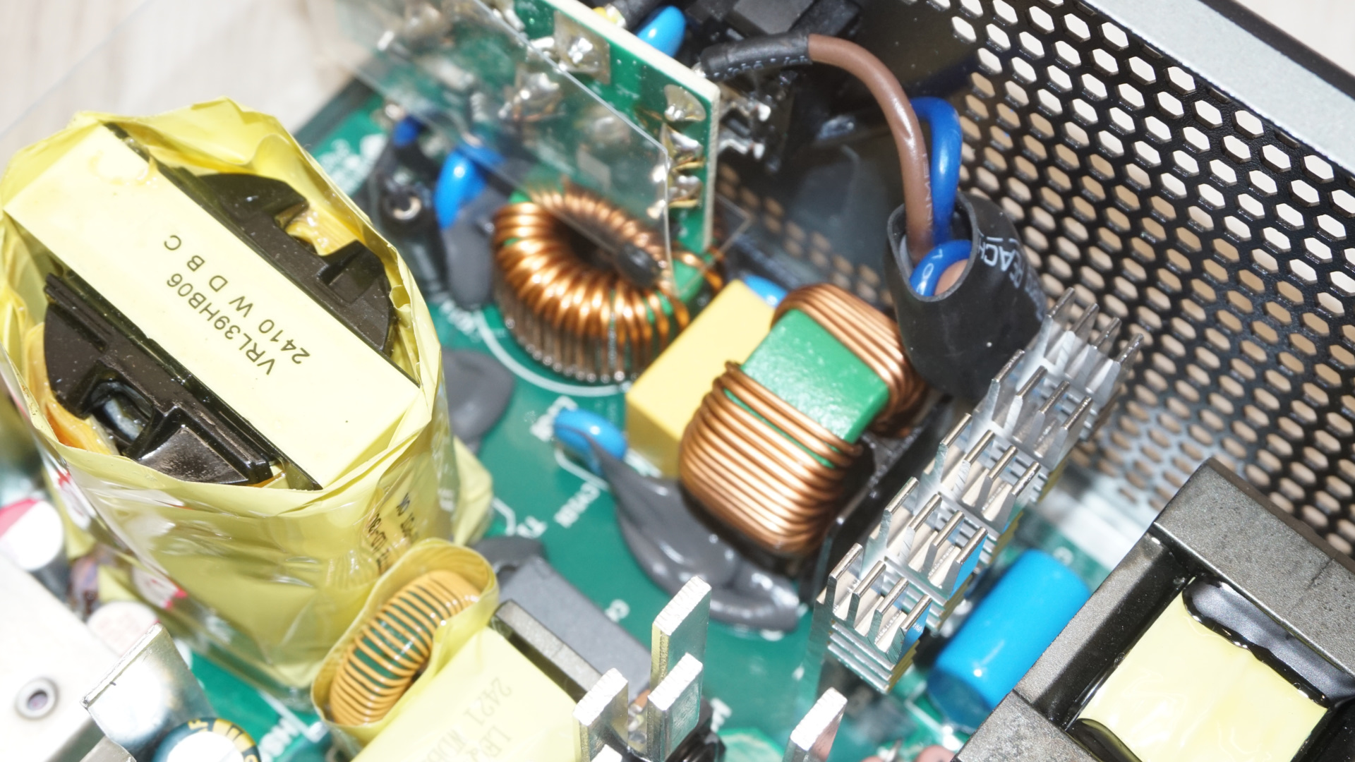 Обзор блока питания Seasonic G12 GC-750 мощностью 750 Вт картинка Блок питания Seasonic G12 GC-750 | DGL.RU