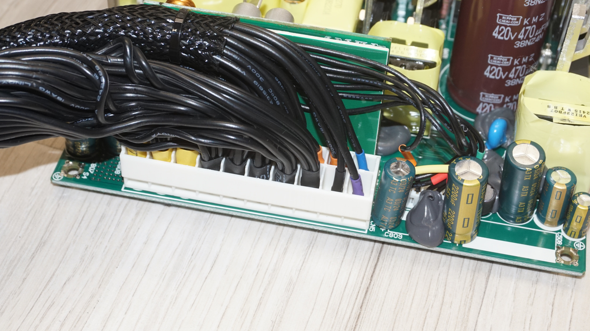 Обзор блока питания Seasonic G12 GC-750 мощностью 750 Вт картинка Блок питания Seasonic G12 GC-750 | DGL.RU