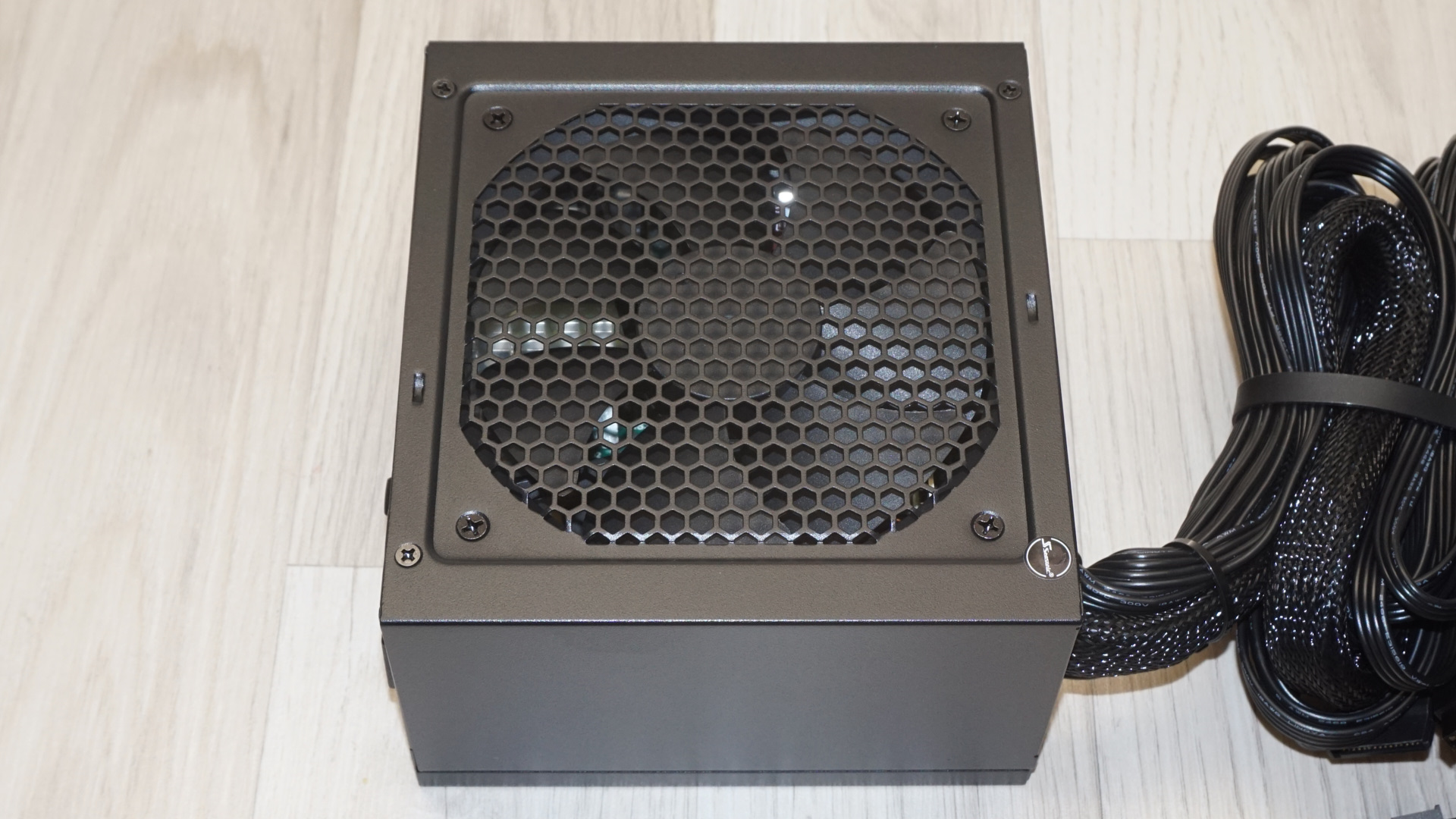 Обзор блока питания Seasonic G12 GC-750 мощностью 750 Вт картинка Блок питания Seasonic G12 GC-750 | DGL.RU