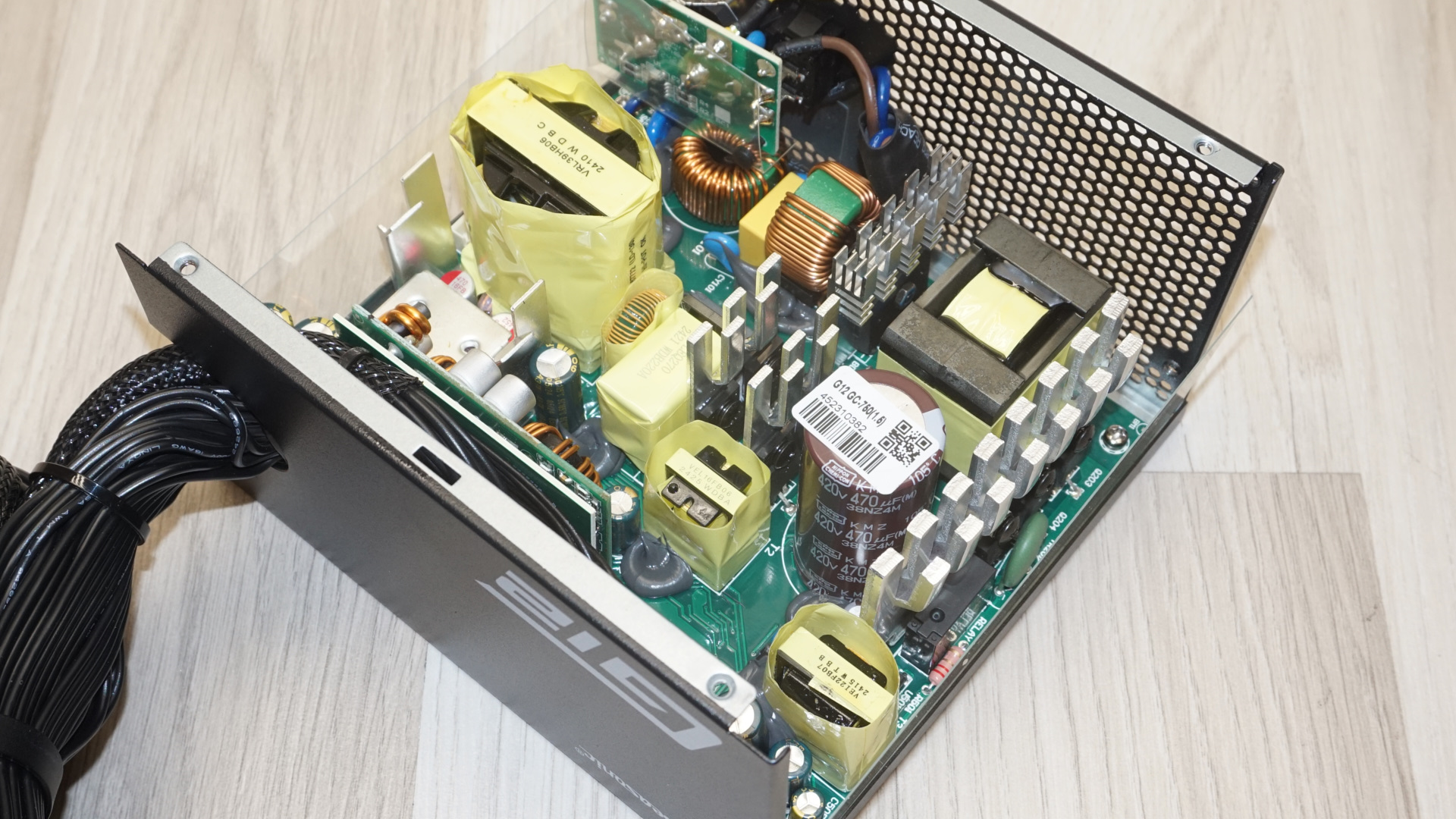 Обзор блока питания Seasonic G12 GC-750 мощностью 750 Вт картинка Блок питания Seasonic G12 GC-750 | DGL.RU