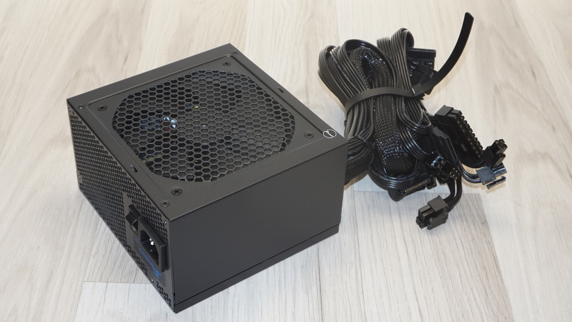 Обзор блока питания Seasonic G12 GC-750 мощностью 750 Вт картинка Блок питания Seasonic G12 GC-750 | DGL.RU