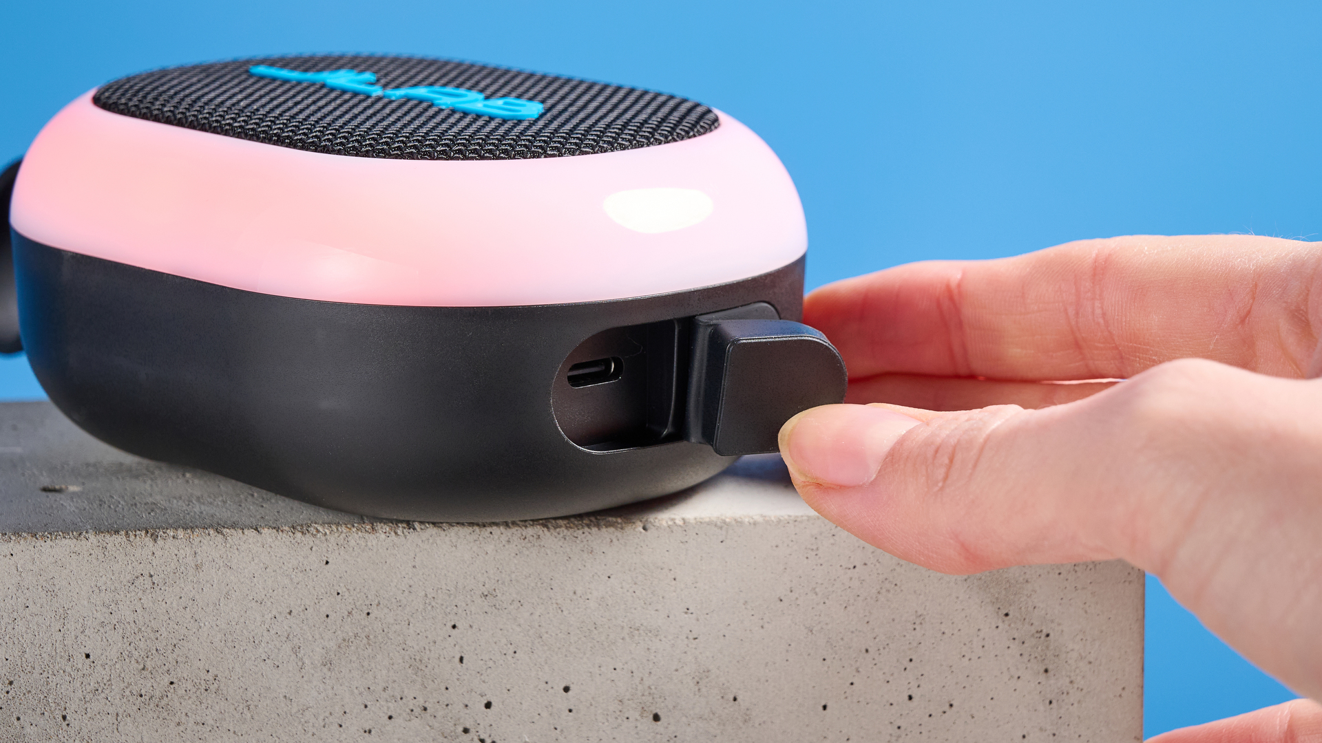 Bluetooth-колонка JLab Pop Party: дешёво и ярко | DGL.RU