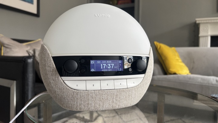 Обзор Lumie Bodyclock Luxe 700FM (2025): премиальный будильник для бодрого утра картинка Будильник Lumie Bodyclock Luxe 700FM | DGL.RU