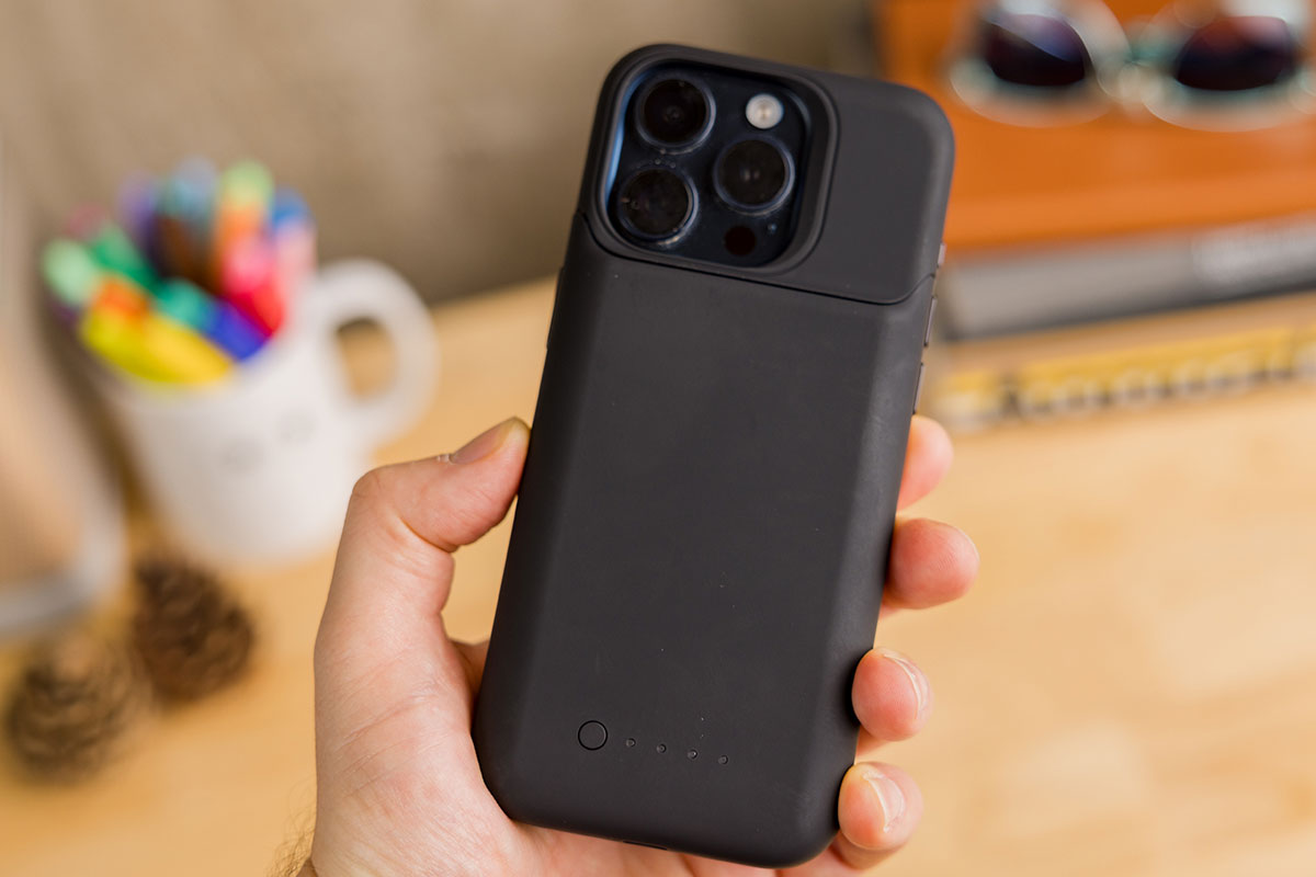 Обзор Mophie Juice Pack для iPhone 15: превосходное качество сборки картинка Чехол-аккумулятор Mophie Juice Pack для iPhone 15 | DGL.RU