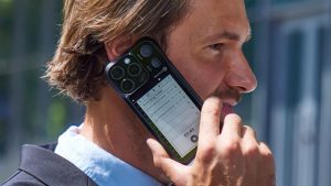 Чехол Reetle Smartlink I с E Ink дисплеем: странная идея с жадной подпиской внутри