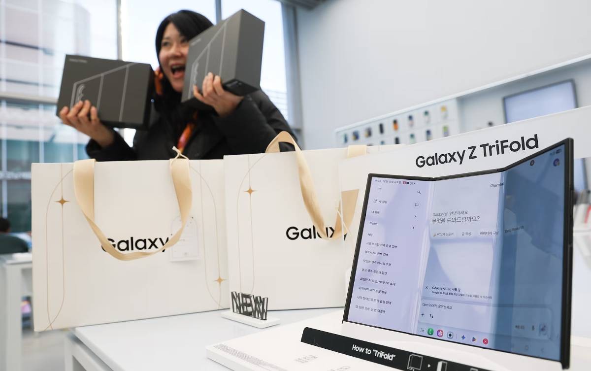 Galaxy Z TriFold возвращается: запас появится уже на этой неделе картинка Дефицит Galaxy Z TriFold: смартфоны разлетаются | DGL.RU