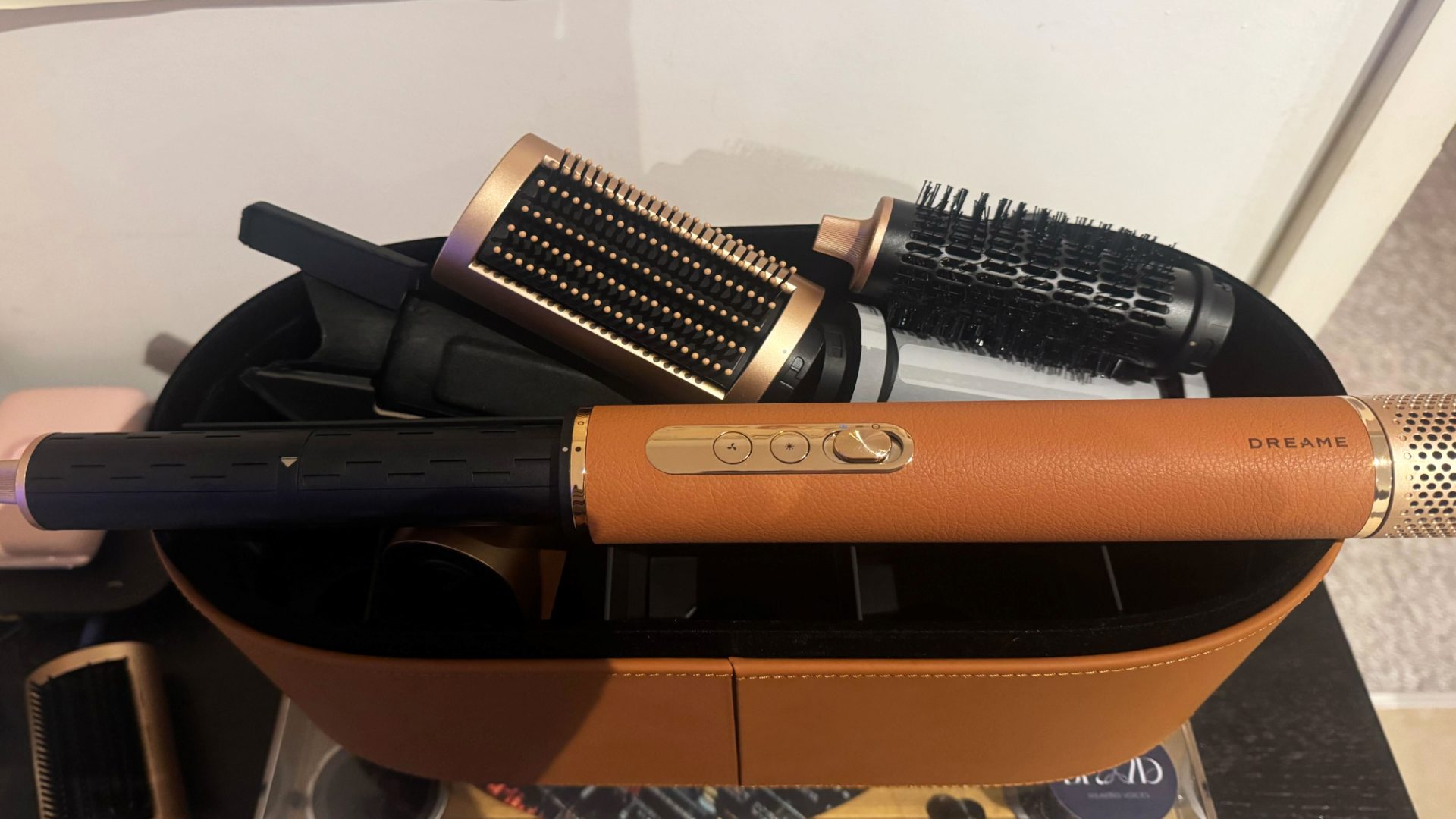Обзор Dreame AirStyle Pro: этот мультистайлер слишком крут, чтобы быть хорошим картинка Dreame AirStyle Pro: стильный мультистайлер | DGL.RU