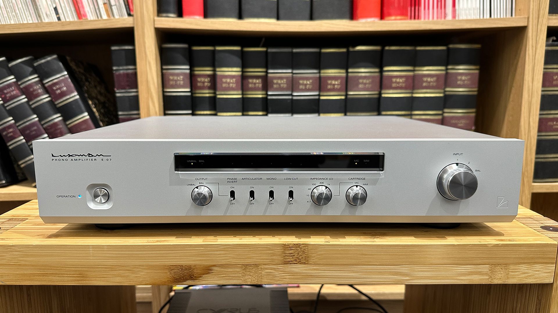 Обзор Luxman E-07: сдержанный стиль, невероятные возможности