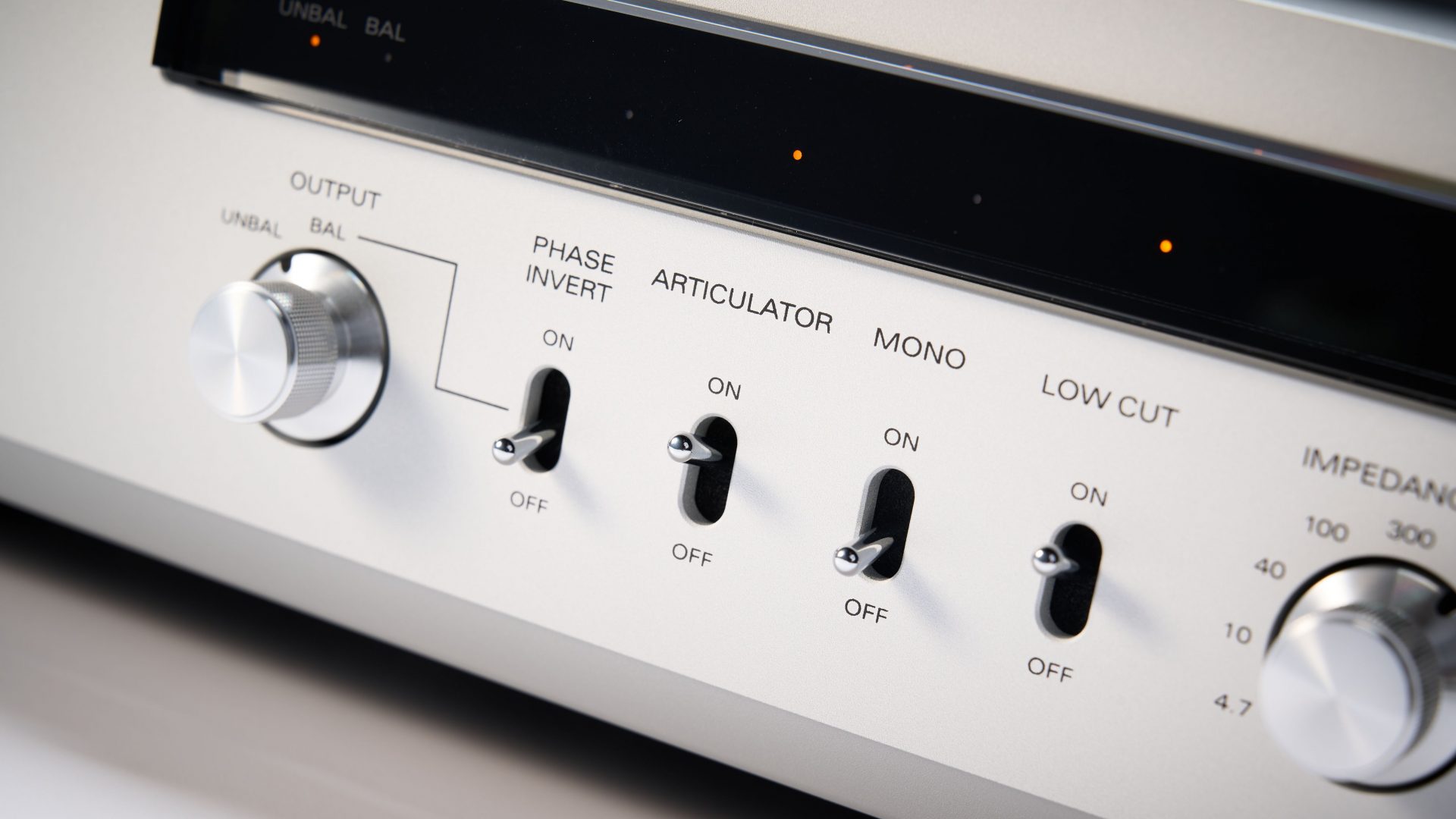 Фонокорректор Luxman E-07 с эталонным звуком | DGL.RU