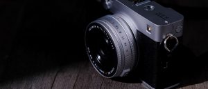 Обзор Fujifilm 23mm f/2.8 R WR: крошечный «блинчик» превращает беззеркальную камеру в компактную